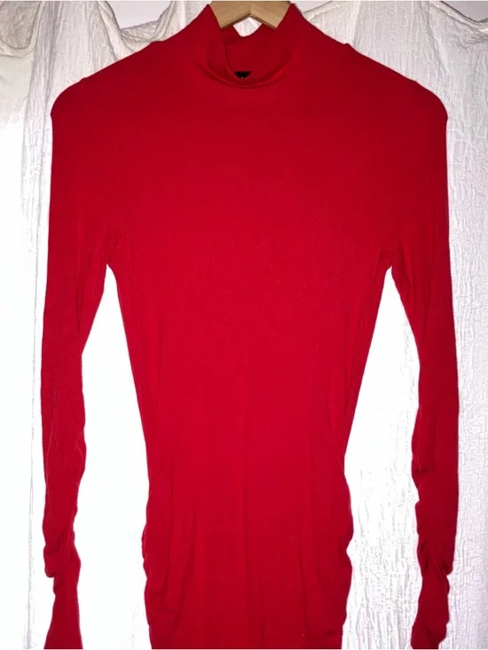 Red Long-Sleeve Ruched Bodycon Dress - Picture 2 of 3